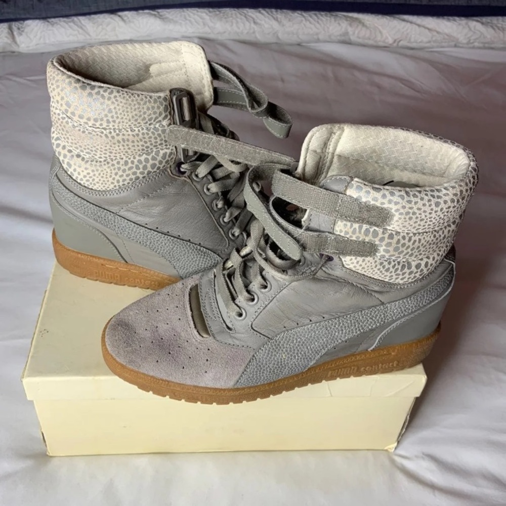 Pumas sneakers
